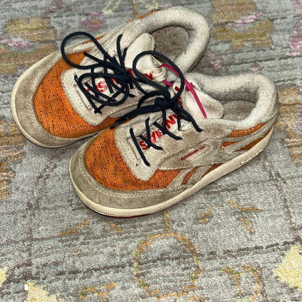 Reebok/ the animals observatory size 8